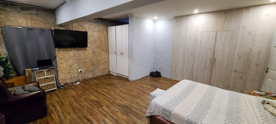 5 Bedroom Property for Sale in Malibu Village Western Cape